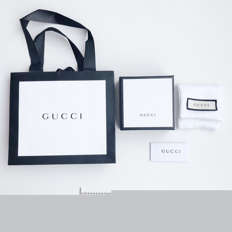 G*u*i bracelets